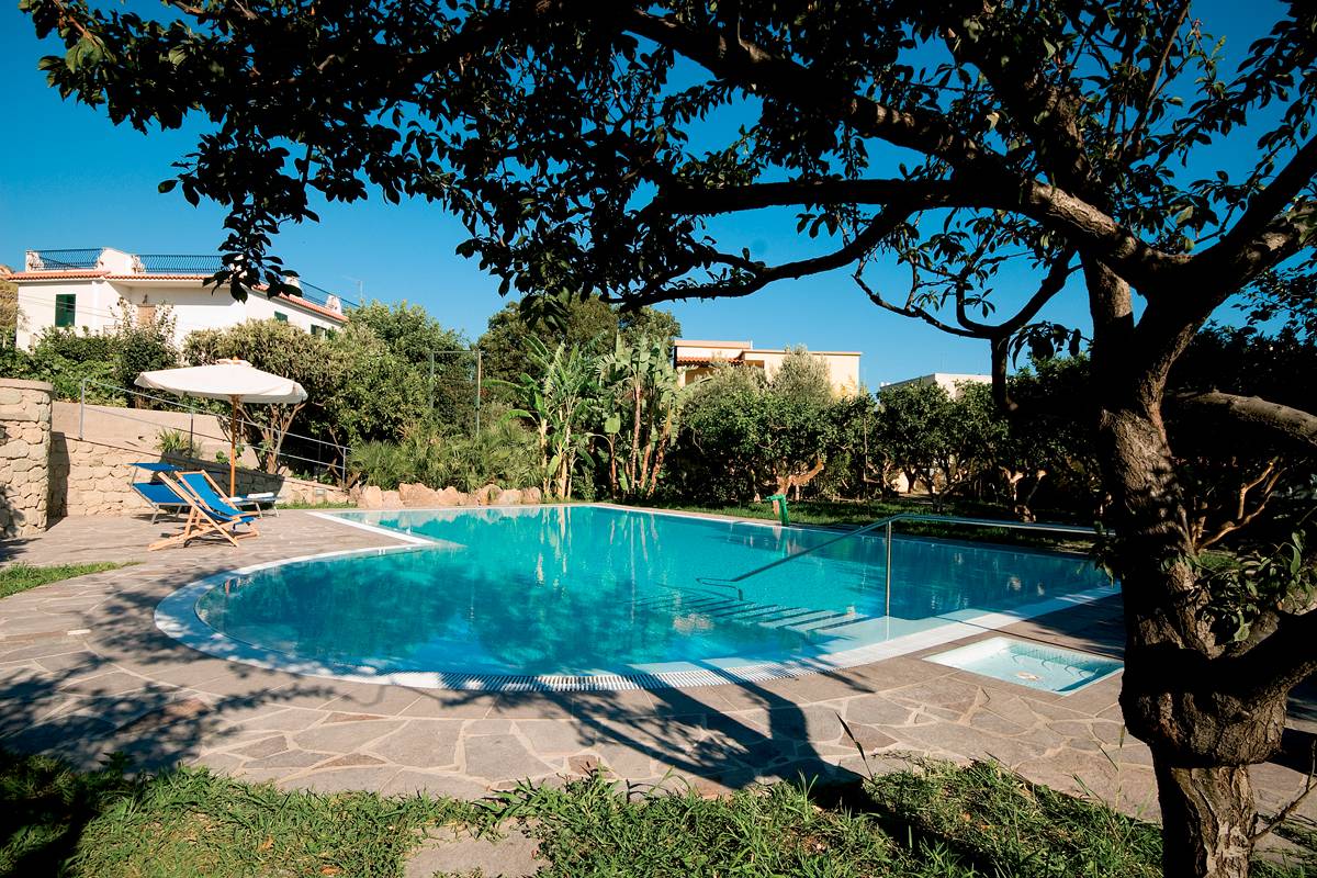 Apartments with swimming pool in Ischia